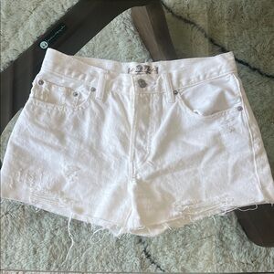 Woman’s Jean Short - White